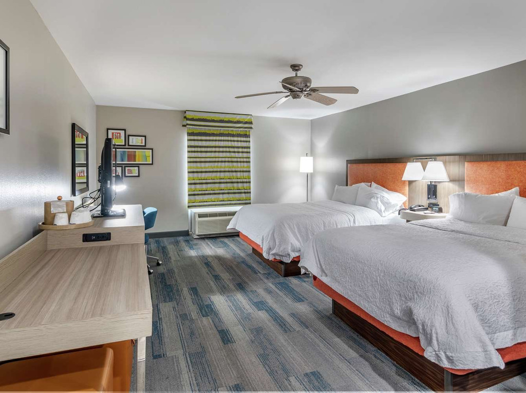 布朗伍德希尔顿恒庭酒店主图