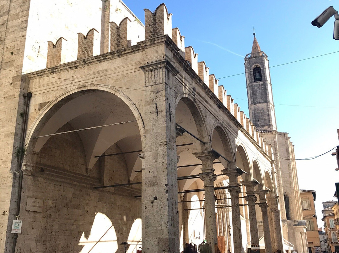 Loggia dei Mercanti景点图片