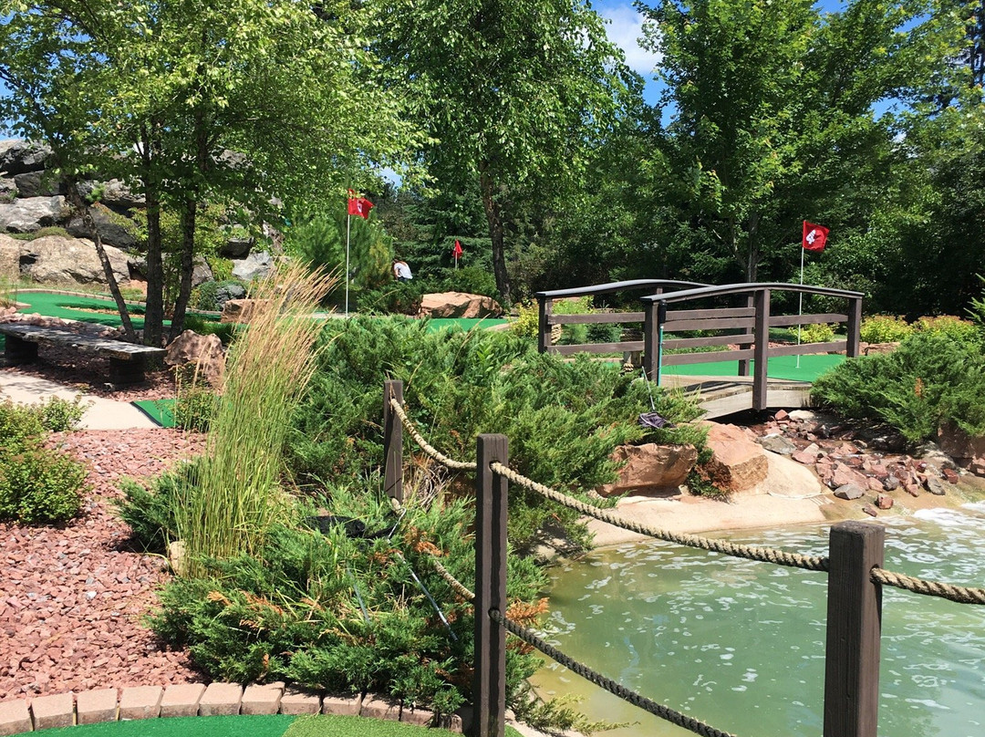 Winter旅游景点-Lumberjack Village Mini-Golf