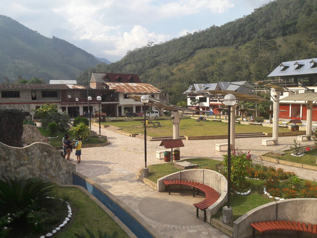 波苏索旅游景点-Plaza de Armas de Pozuzo