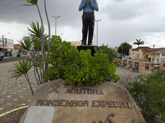 Estátua De Monsenhor Expedito