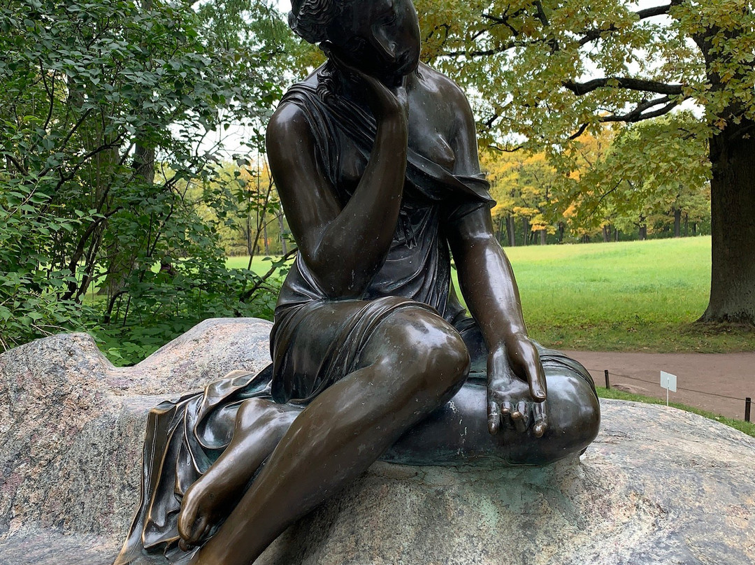 Fountain The Girl with Jar景点图片