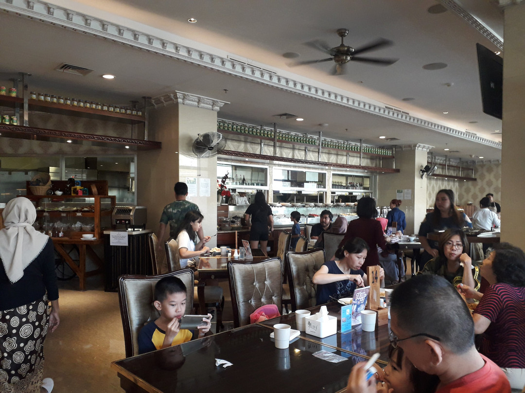 Myko Hotel and Convention Center Makassar主图