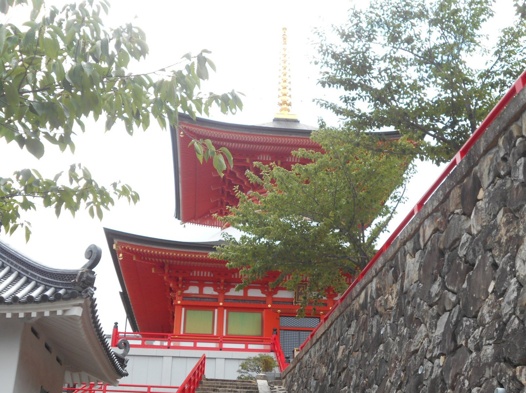 Nakayama-dera Temple Daiganto-宝冢市必去景点