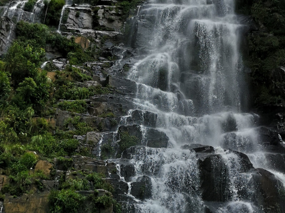 Tyrshi Falls景点图片
