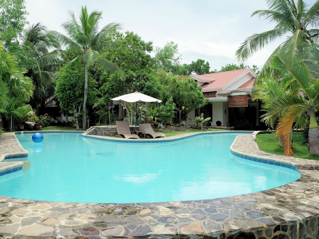 福茂萨波荷别墅酒店主图