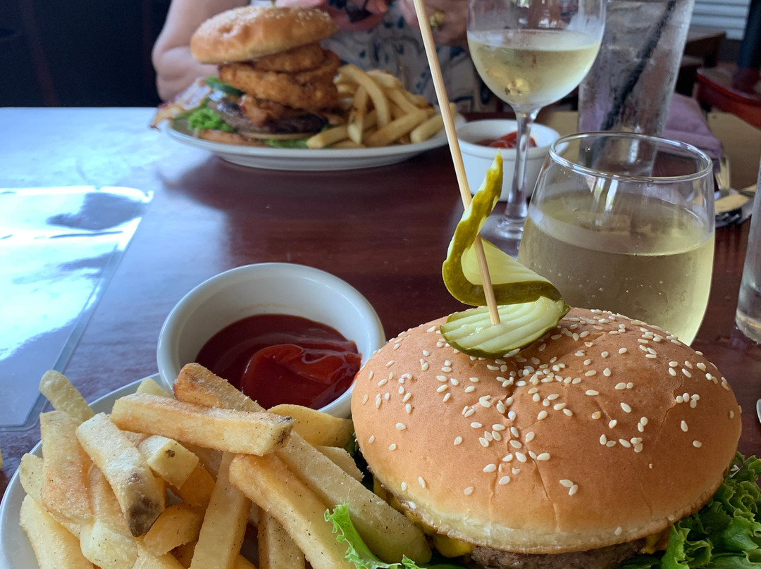 Sweetwater Grill & Tavern-登顿必去景点