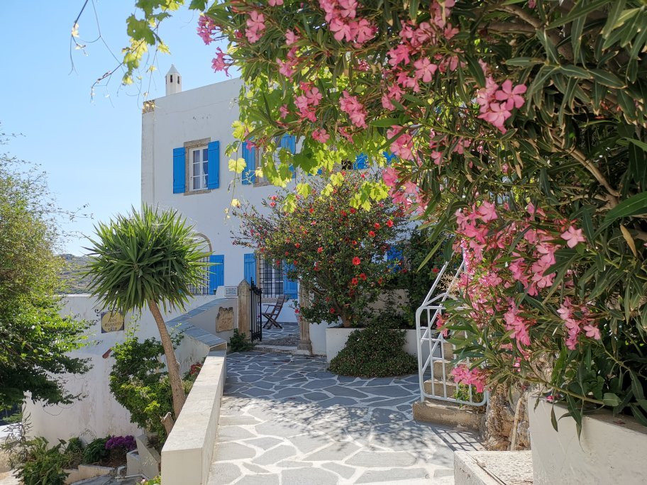 玛格丽塔酒店主图