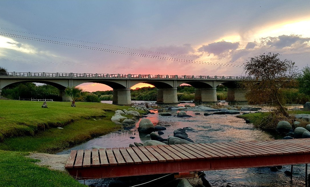 Ikaia River Lodge主图