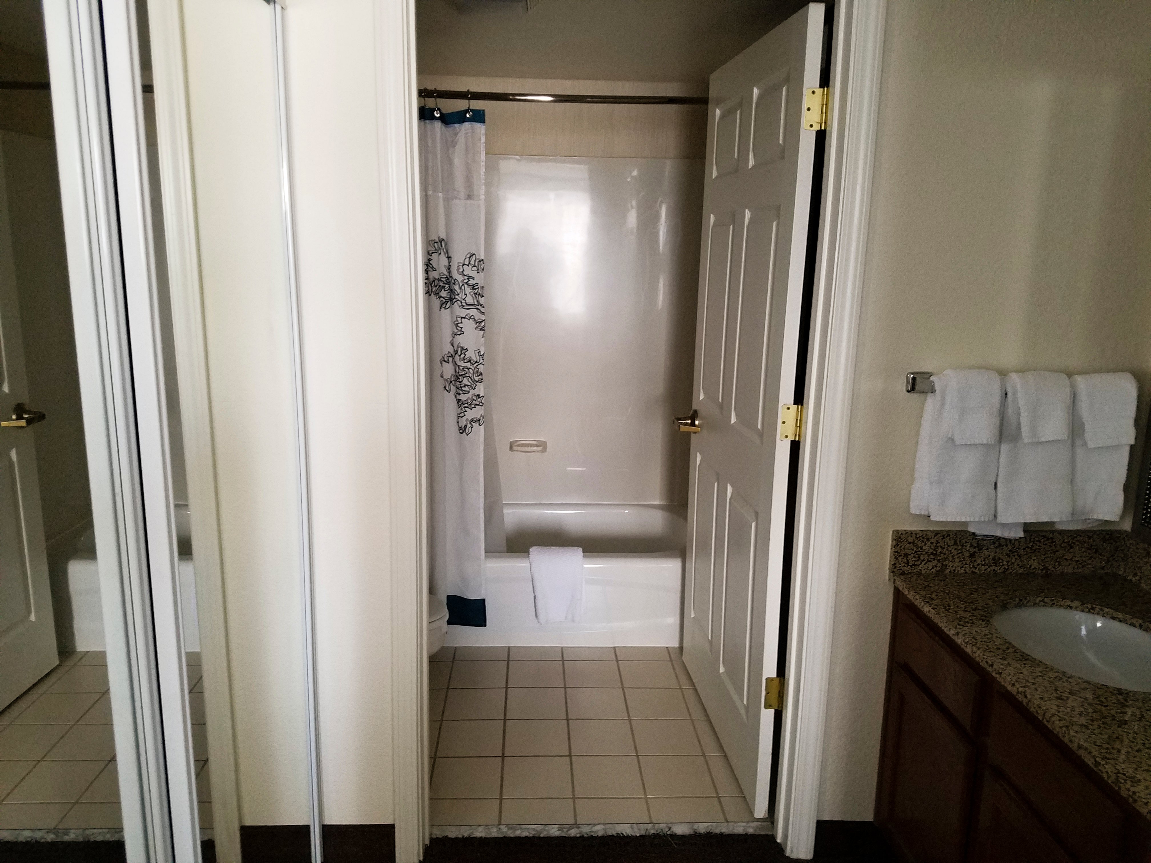 Residence Inn Kansas City Olathe-浴室
