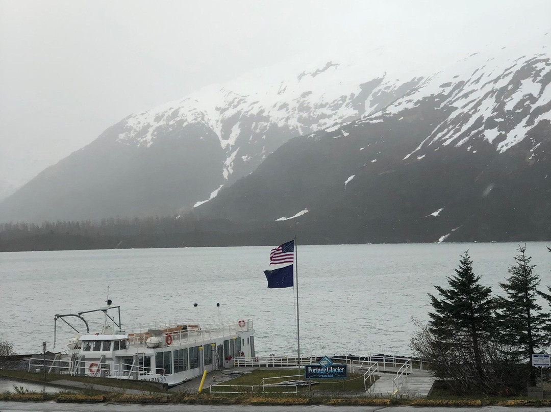 Portage Glacier Cruises景点图片