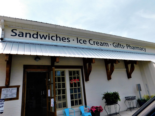 Big Canoe餐馆和美食-Mimi's & Bell's Pharmacy