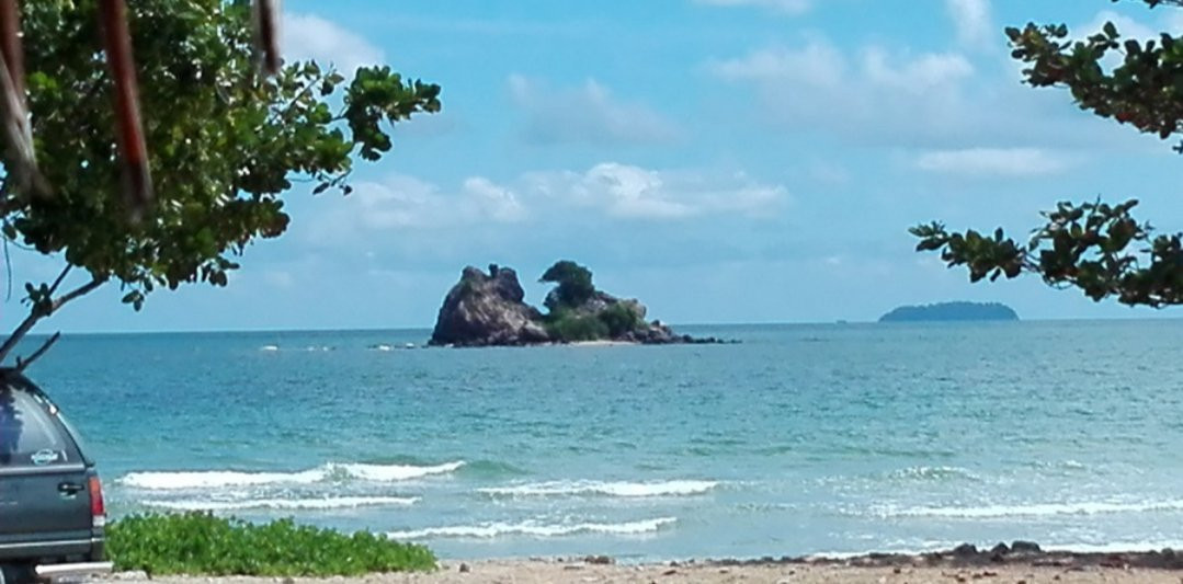 Laem Mae Phim Beach景点图片