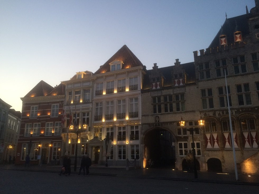 Grand Hotel De Draak主图