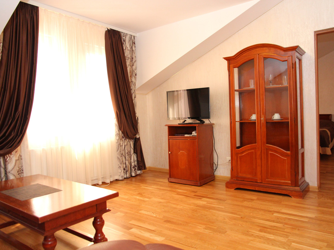 Hotel Four Crowns主图
