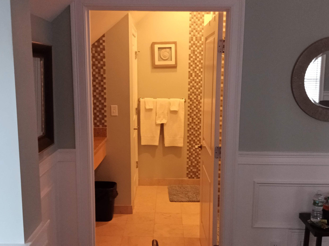 The Beacon Luxury Waterfront Inn主图