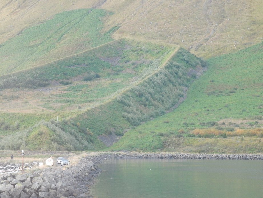 The Avalanche Protection Wall of Flateyri景点图片