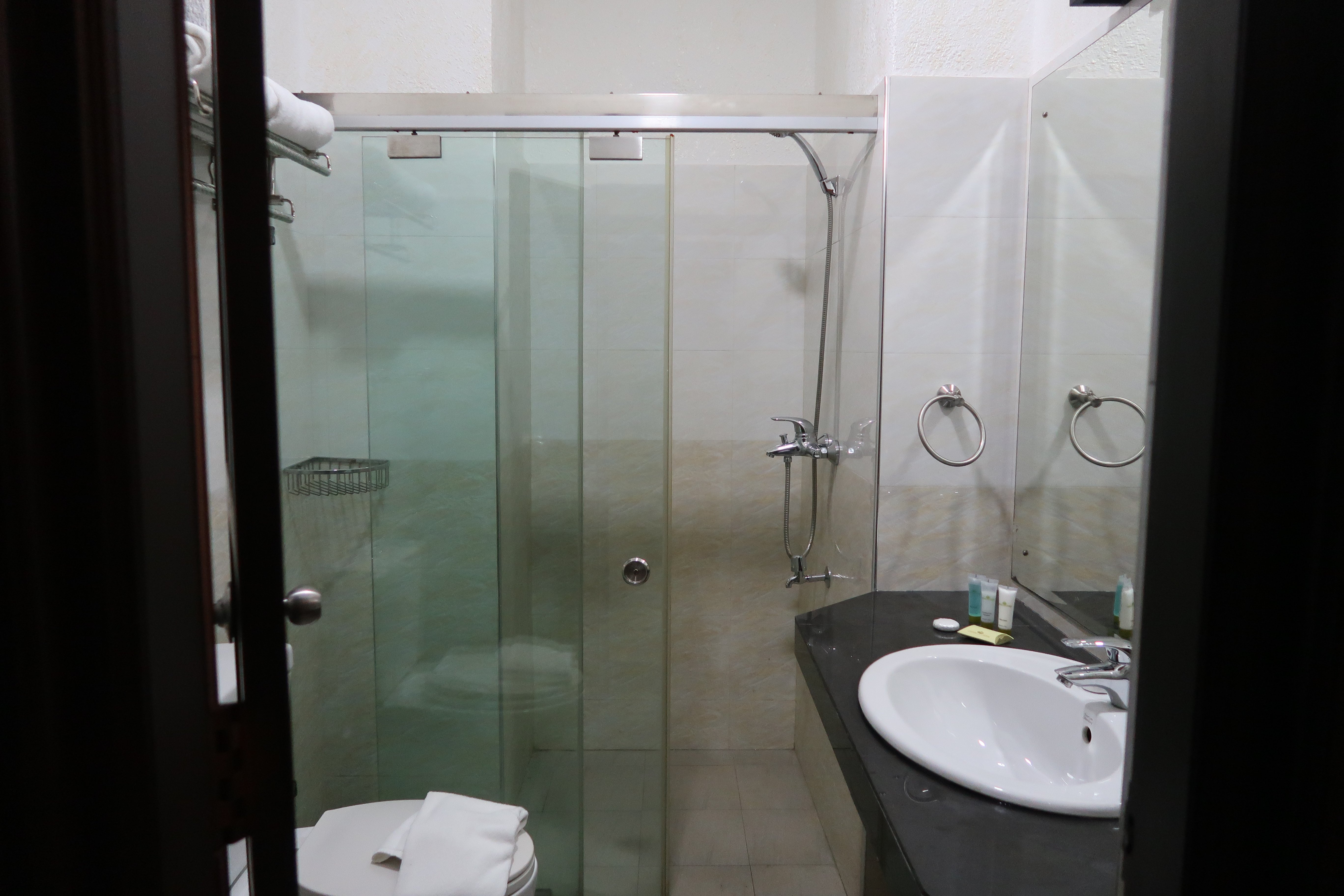 Mount Best Hotel- Mount Lavinia-浴室