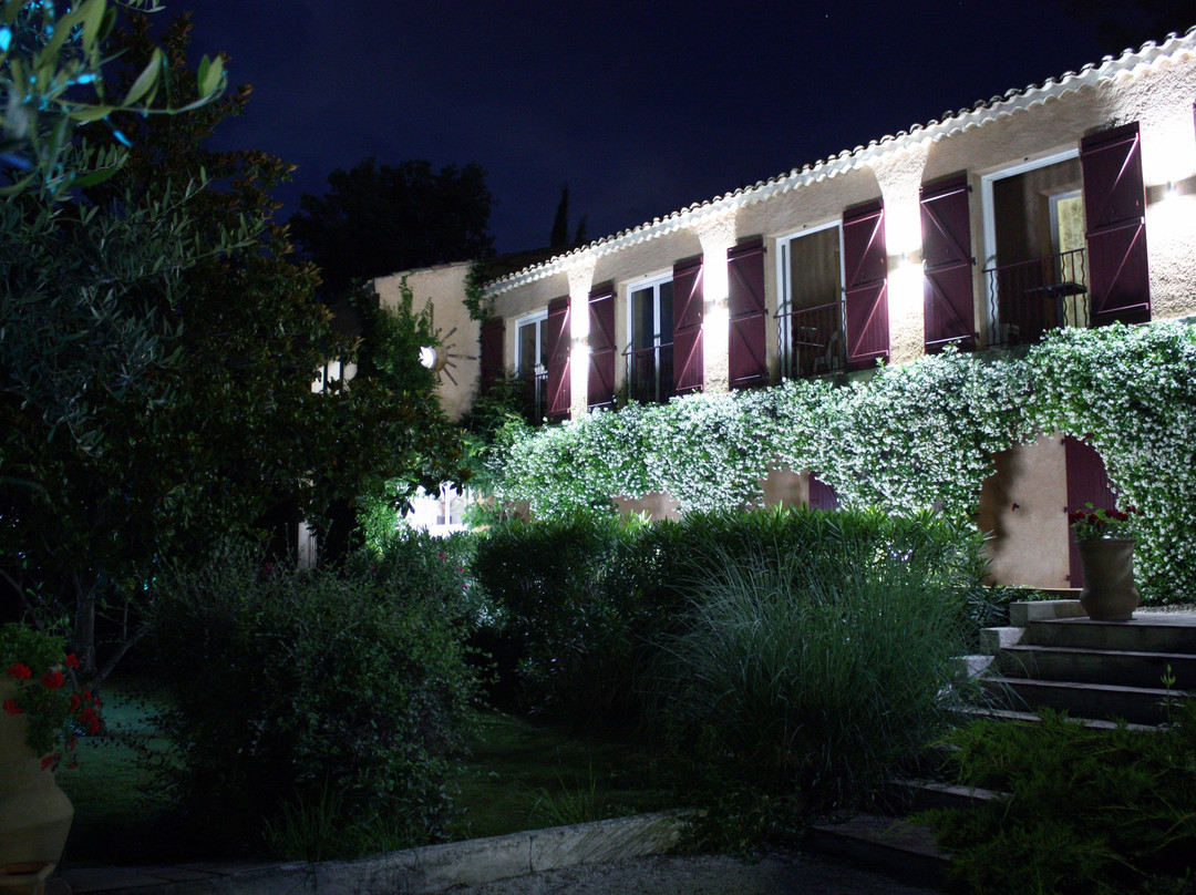 阿瑟珀里斯酒店主图