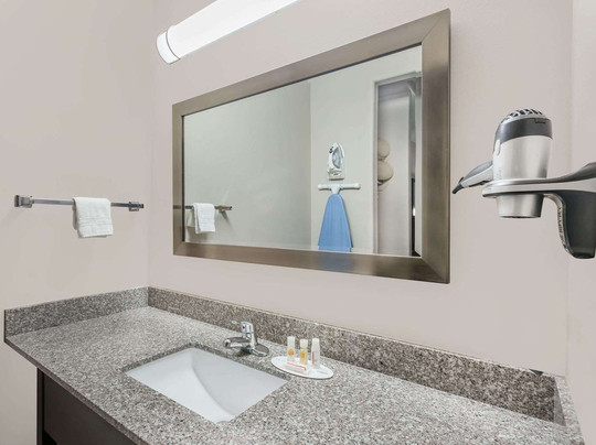 Days Inn by Wyndham Dilley主图