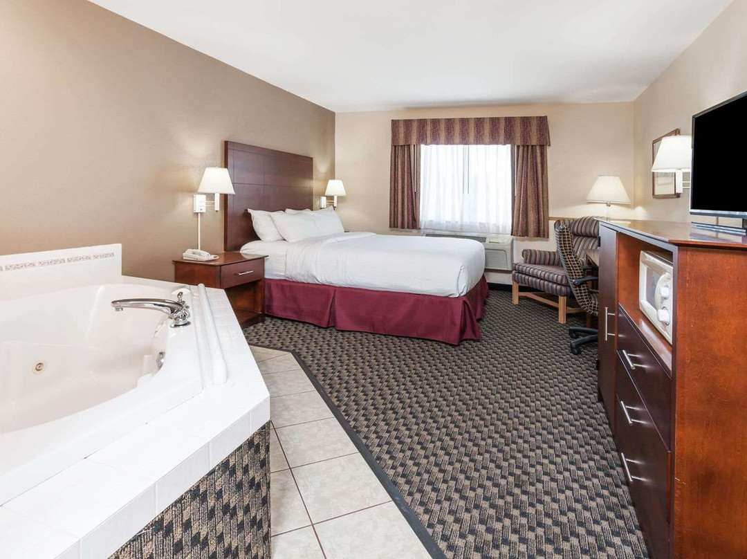 Days Inn By Wyndham Imlay City主图