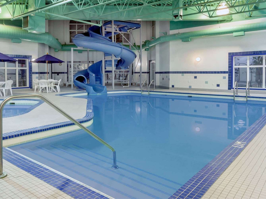 Ramada by Wyndham Weyburn主图