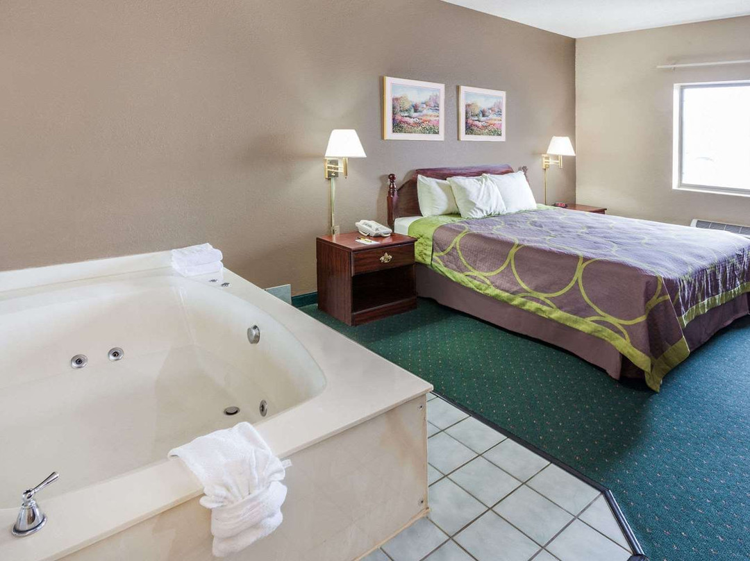 瓦尔帕莱索速8酒店主图