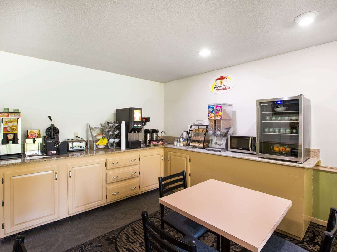 Super 8 by Wyndham Williams主图