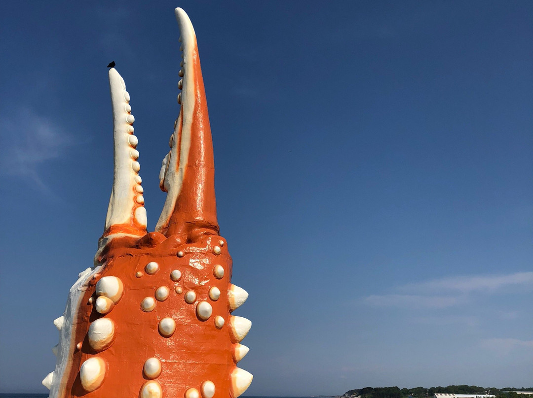 Crab Claw Statue-纹别市必去景点