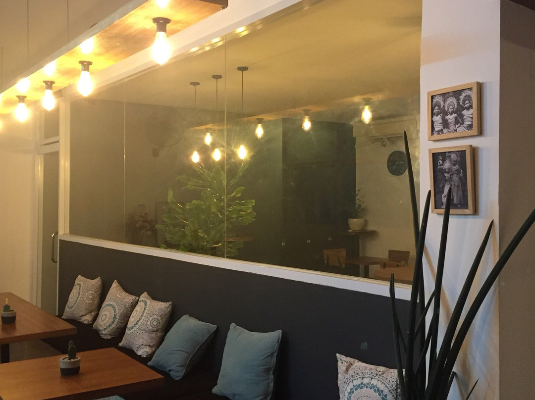 Manos Coffee & Eatery