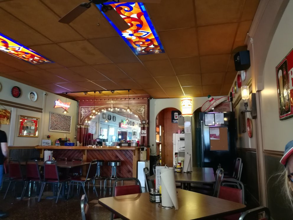 Carlinville餐馆和美食-The Uptown Tavern