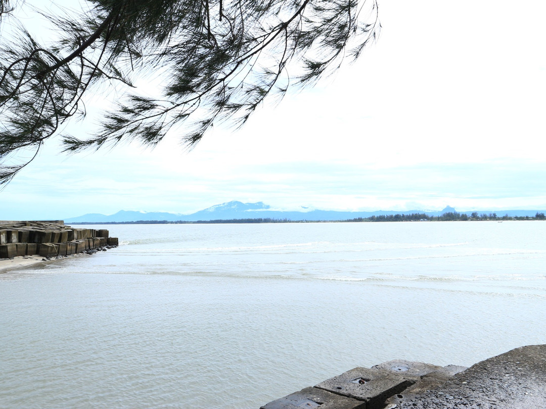Tapak Paderi Beach景点图片