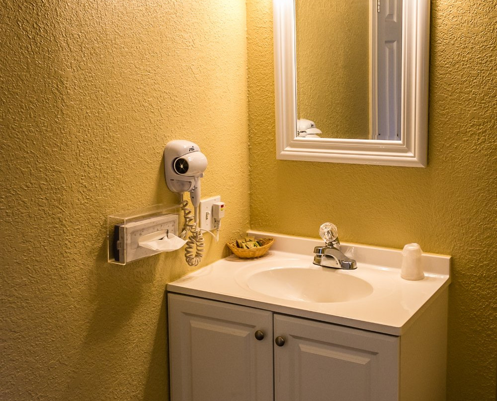 Charm Motel & Suites主图