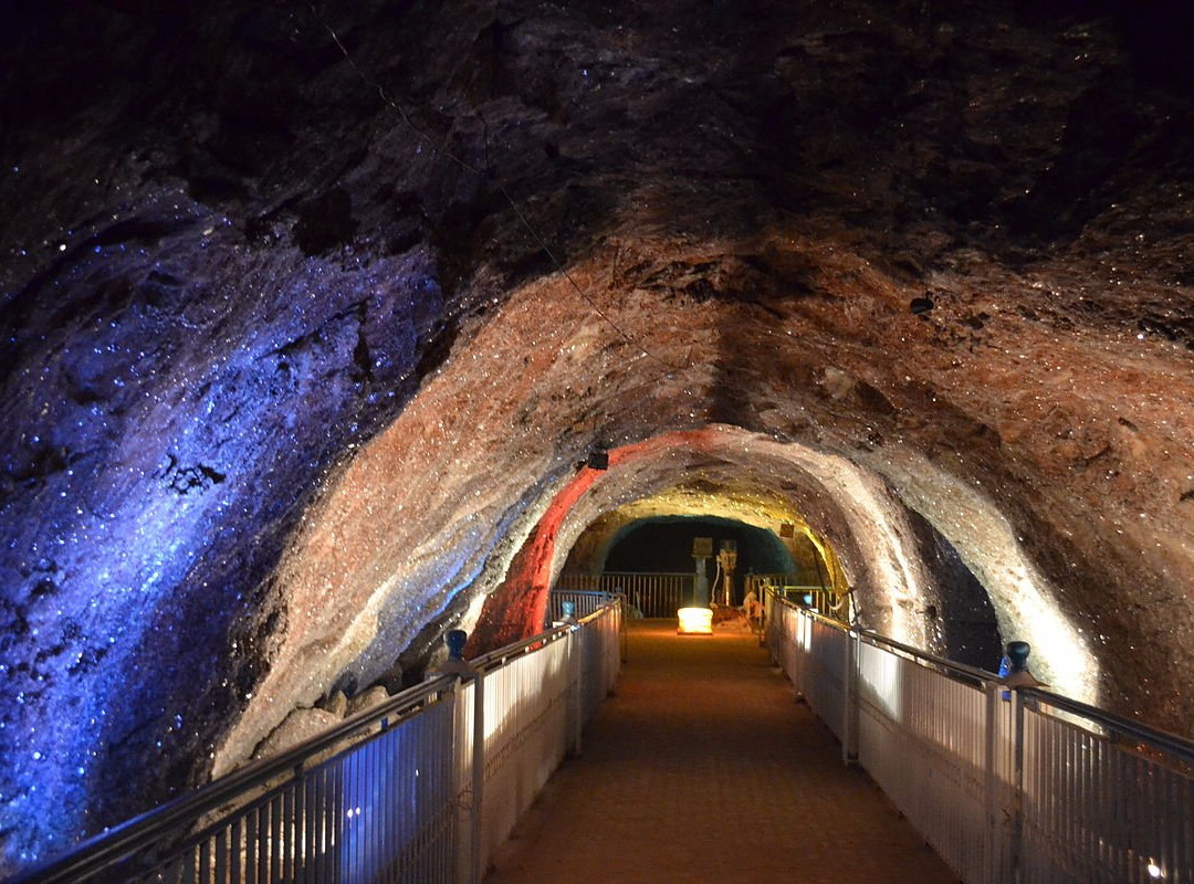 Kallar Kahar旅游景点-Khewra Salt Mine