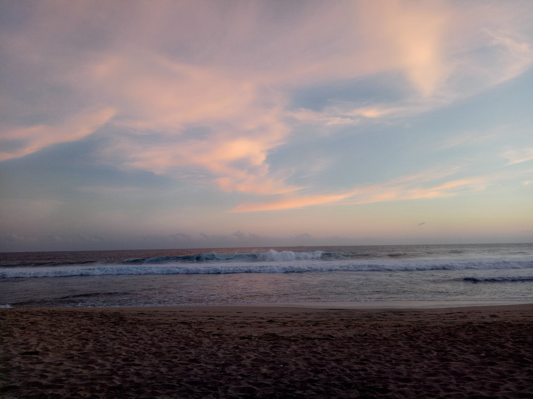 Watulawang Beach景点图片