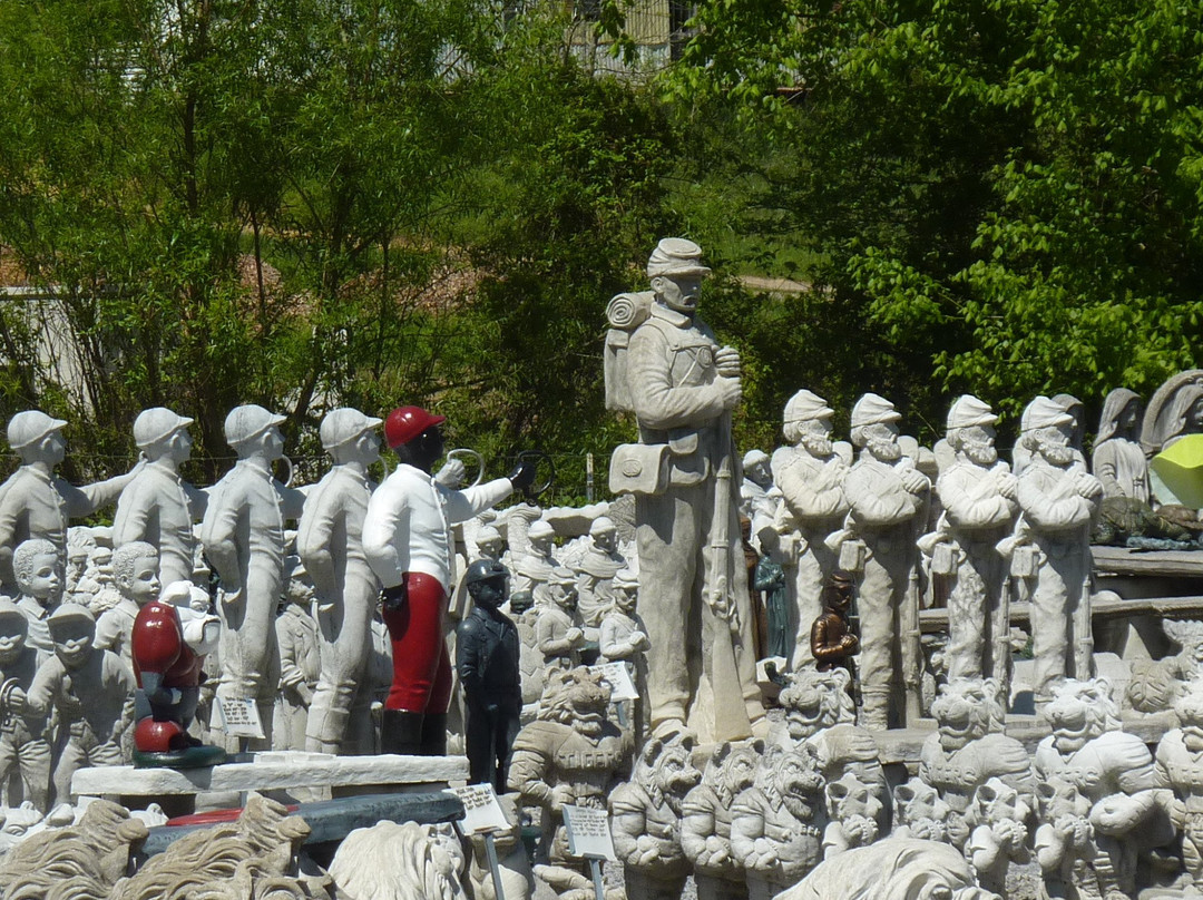 Concrete Statuary Designs-盖林柏格必去景点