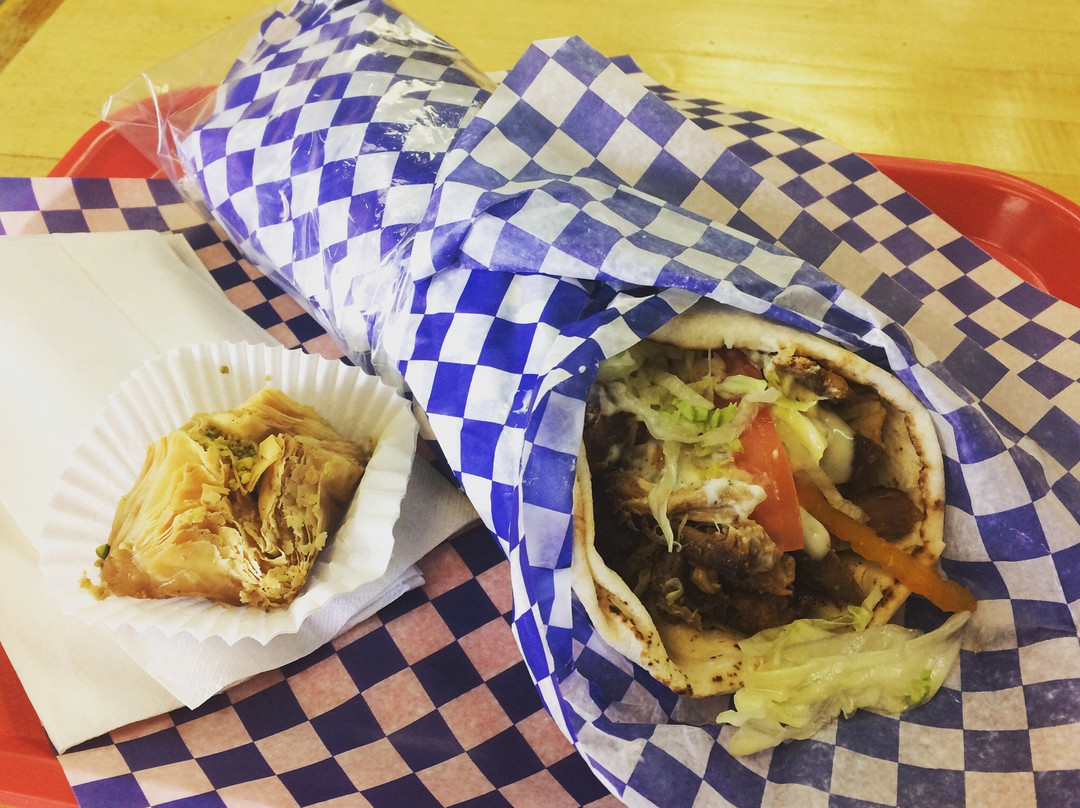 纽萨拉普塔餐馆和美食-Maina's Donair