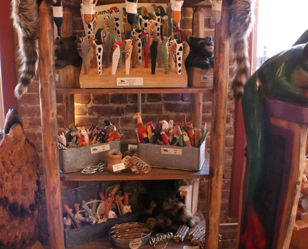 Bear Hollow Wood Carvers-French Lick必去景点