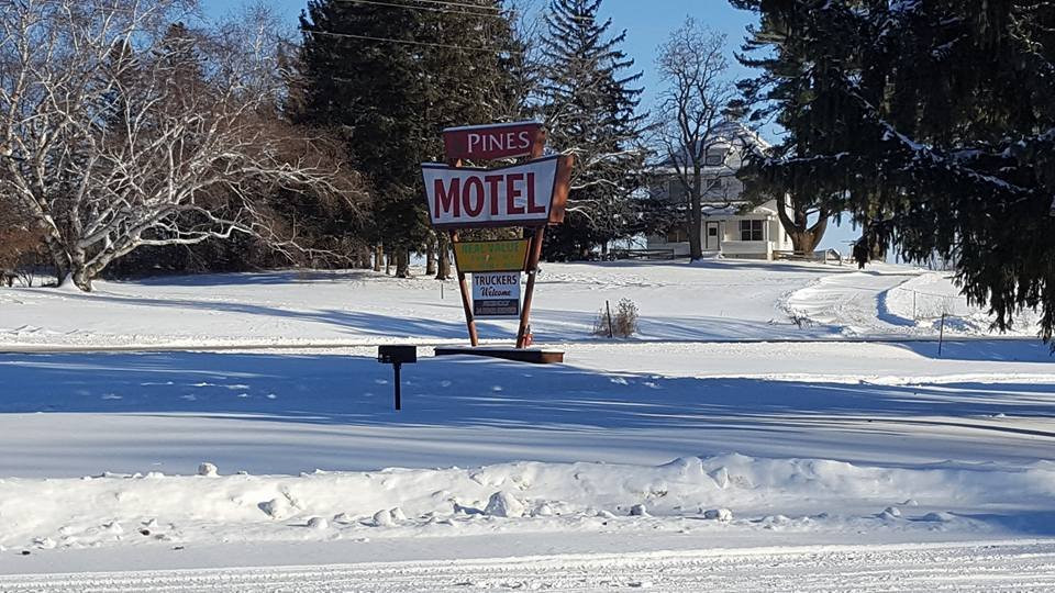 Pines Motel主图