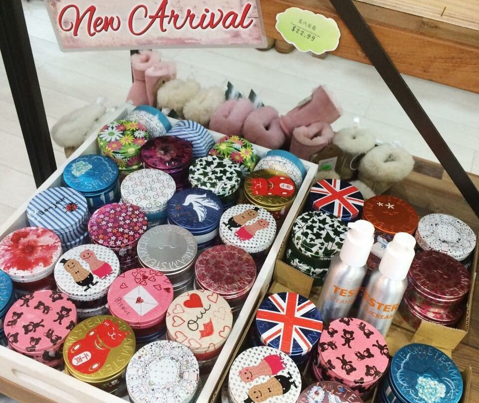 Charming Souvenir Store景点图片
