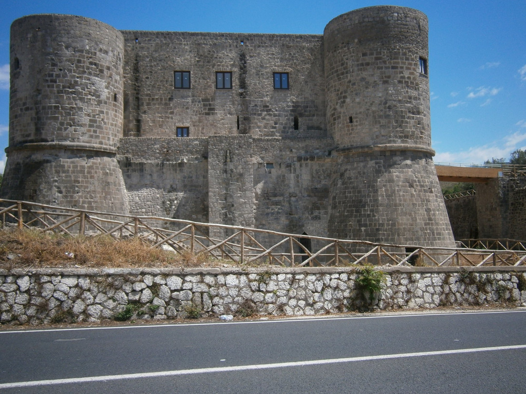 Sito Archeologico Dell'antica Cales景点图片