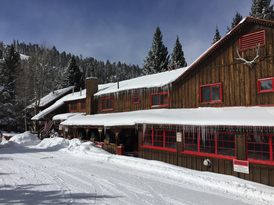 Riverside Lodge & Cabins
