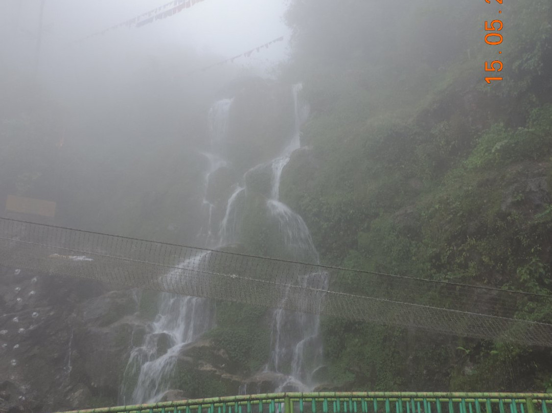 Bakthang Waterfalls-甘托克必去景点