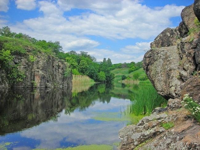 Subotiv旅游景点-Tyasminsk Canyon