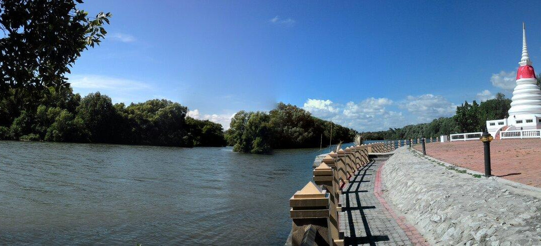 Phra Chedi Klang Nam-罗勇必去景点