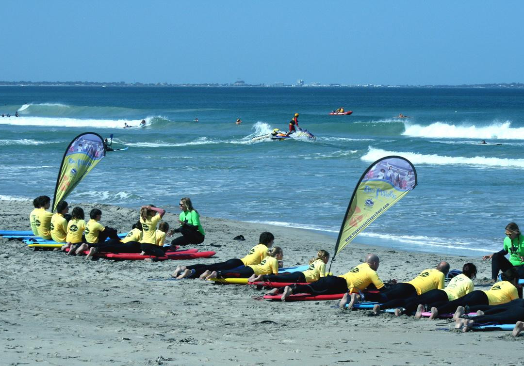 Big Wave Surfing School景点图片