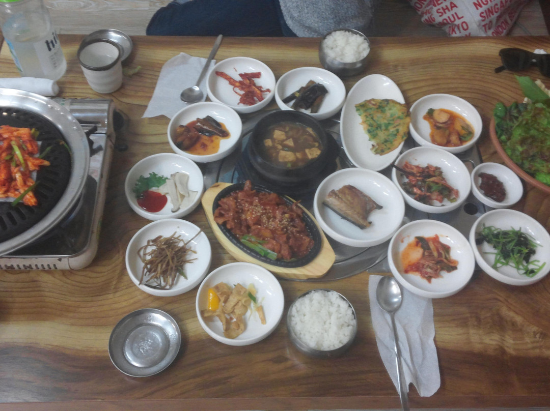 华川郡餐馆和美食-Sanchaegol