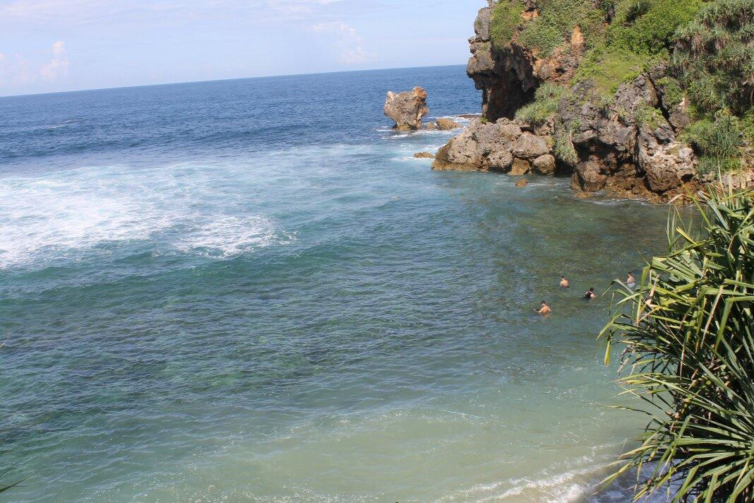 Nglambor Beach景点图片
