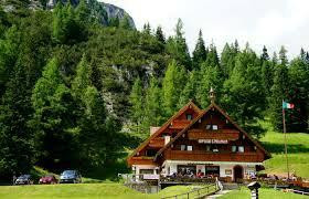 Pescul酒店住宿-Rifugio Passo Staulanza