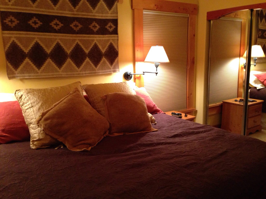 Rogue River Lodge at Snag Patch